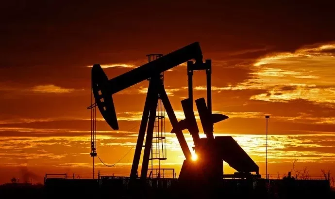 El petróleo de Texas abre con una bajada del 2,50 %, hasta 81,19 dólares
