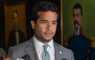 Omar Fernández critica "rapidez" para aumentar impuestos y lentitud para reducir la carga tributaria
