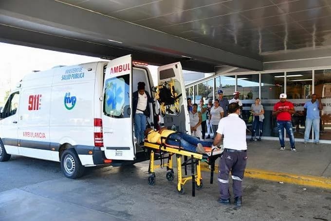 Dos agentes para cientos de personas: el reto de mantener la seguridad en los hospitales públicos
