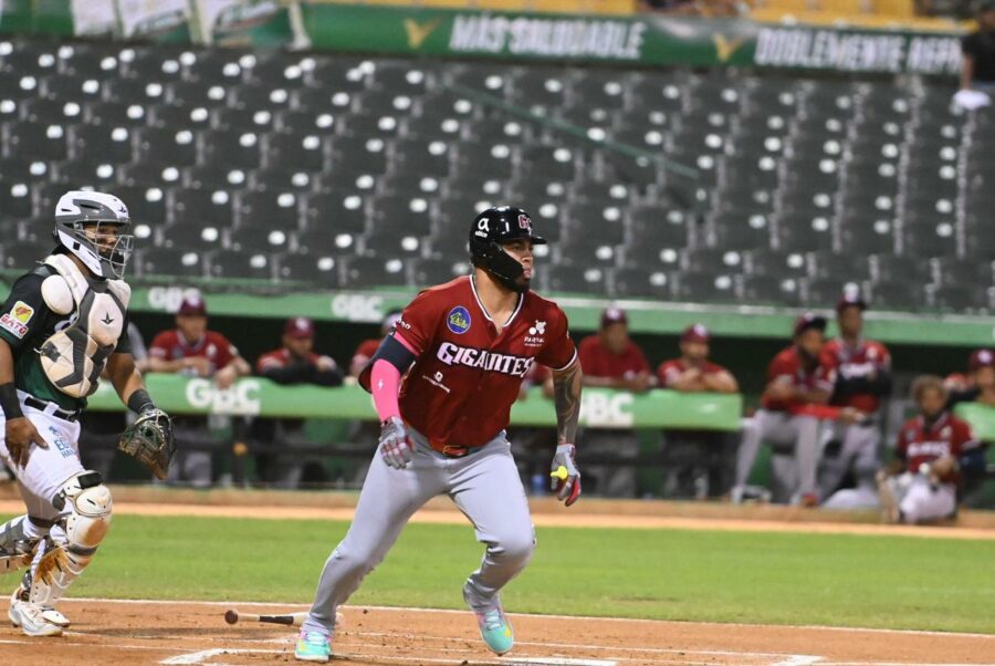 Gigantes remontan y vencen 8-7 a las Estrellas