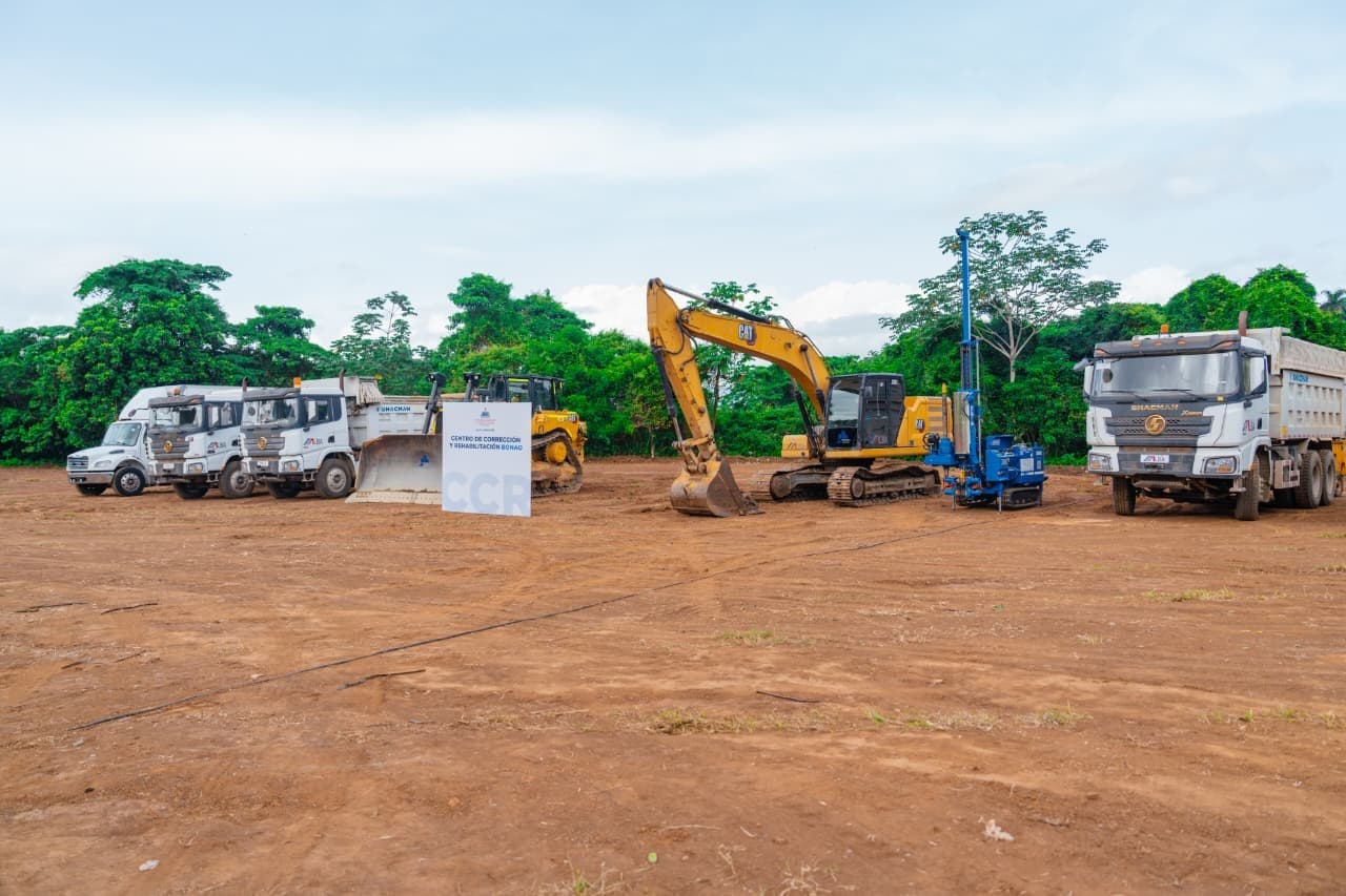 Autoridades inician trabajos de construcción del Centro de Corrección y Rehabilitación Bonao