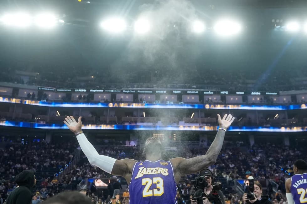 LeBron James arrojará algo de luz este jueves sobre sus planes futuros en la NBA