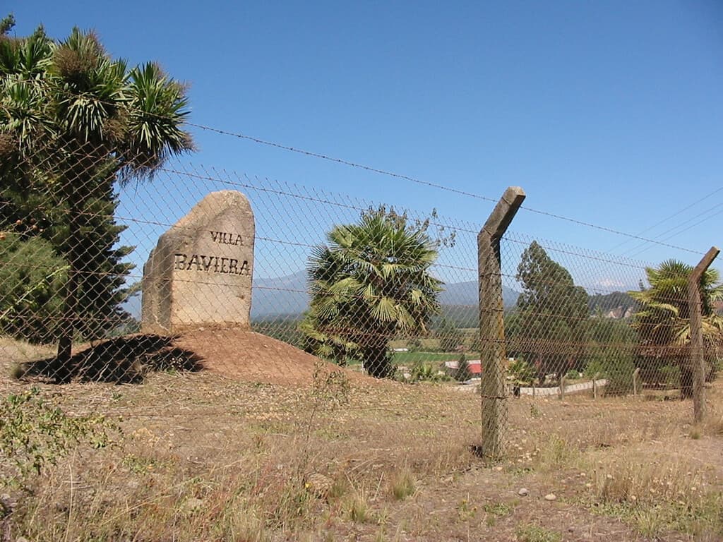 Villa Baviera y Colonia Dignidad: la sórdida historia del retiro dorado de los nazis en el interior de Chile