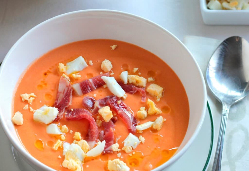 Buscábamos el mejor salmorejo de supermercado y la OCU lo tiene claro: la marca blanca aplasta a las opciones premium