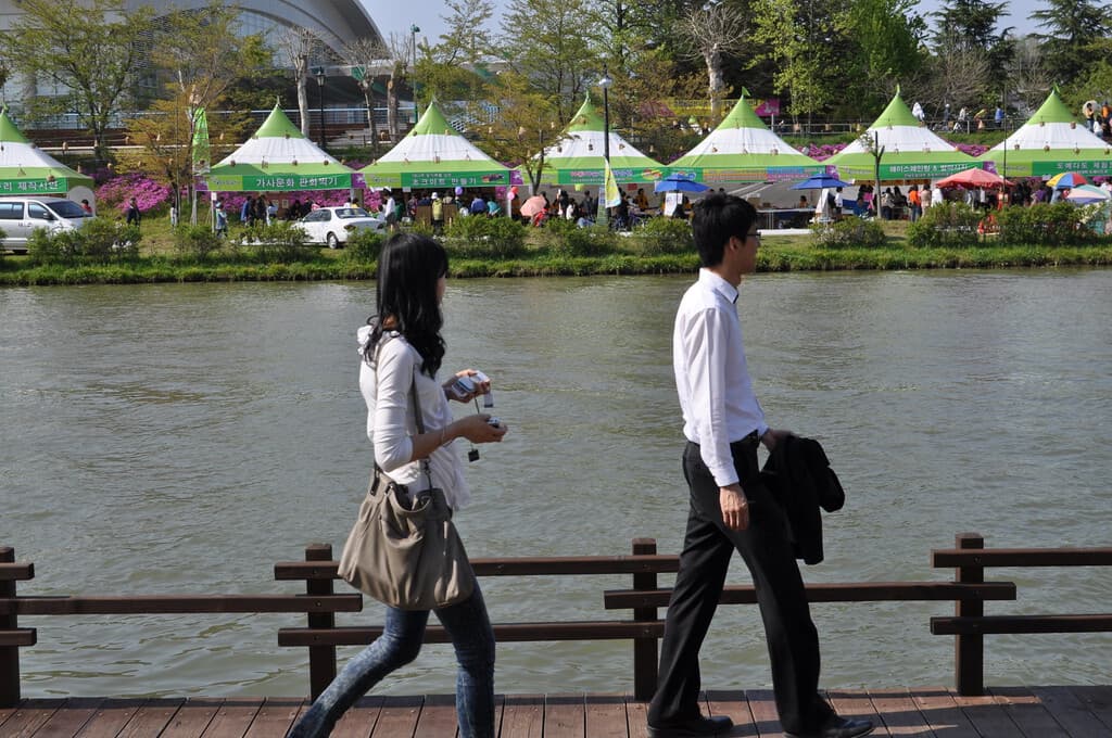 En Corea del Sur ofrecieron 14.000 dólares a los jóvenes a cambio de que se casasen. A los jóvenes les dio igual