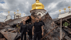 Las imágenes del ataque ruso que dañó la histórica catedral de Kyiv