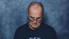 "No soy modelo": Marcelo Bielsa se niega a mirar a la cámara en la sesión fotográfica de la FIFA para el Mundial 2026