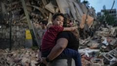 "Estoy vivo, veo el cielo. Llamen a mi familia": las impactantes historias de cómo sobrevivieron algunos venezolanos la primera semana después del doble terremoto
