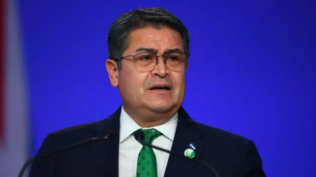 Honduras pide ejecutar una orden de captura de 2023 contra el expresidente Juan Orlando Hernández, indultado por Trump