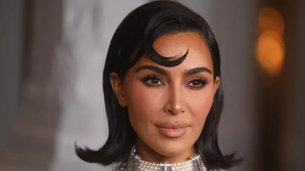 Kim Kardashian la aplica en español con jerga dominicana: "Klk, manita"