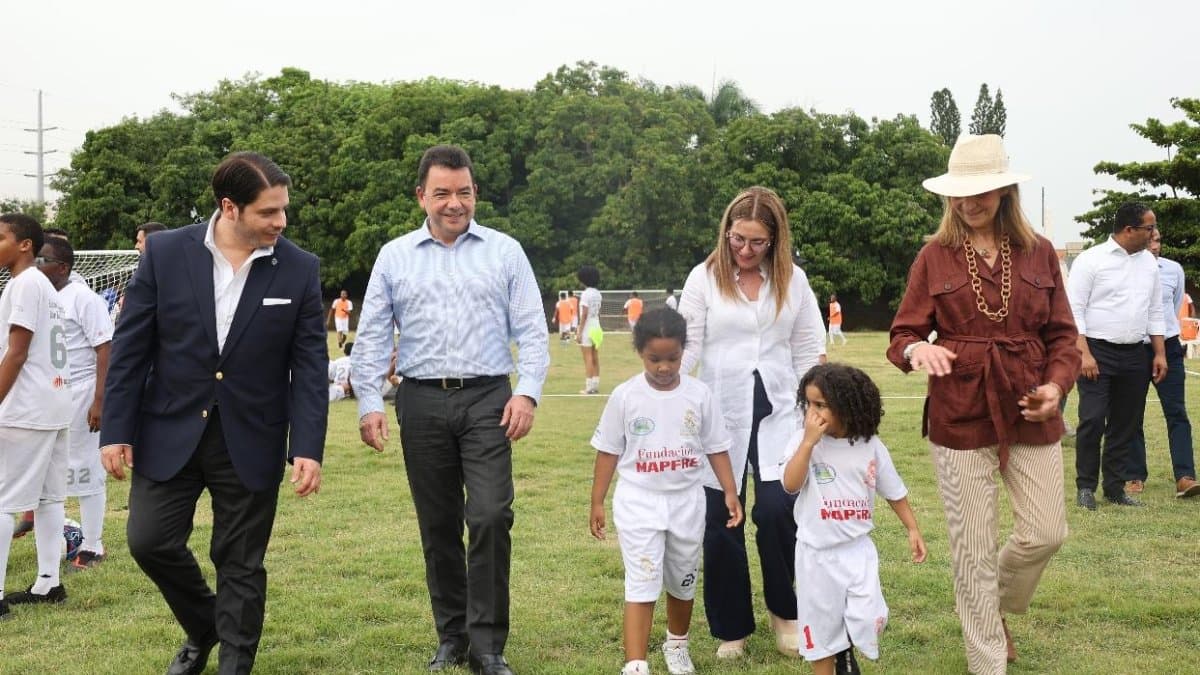 Elena de Borbón recorre proyectos de impacto social