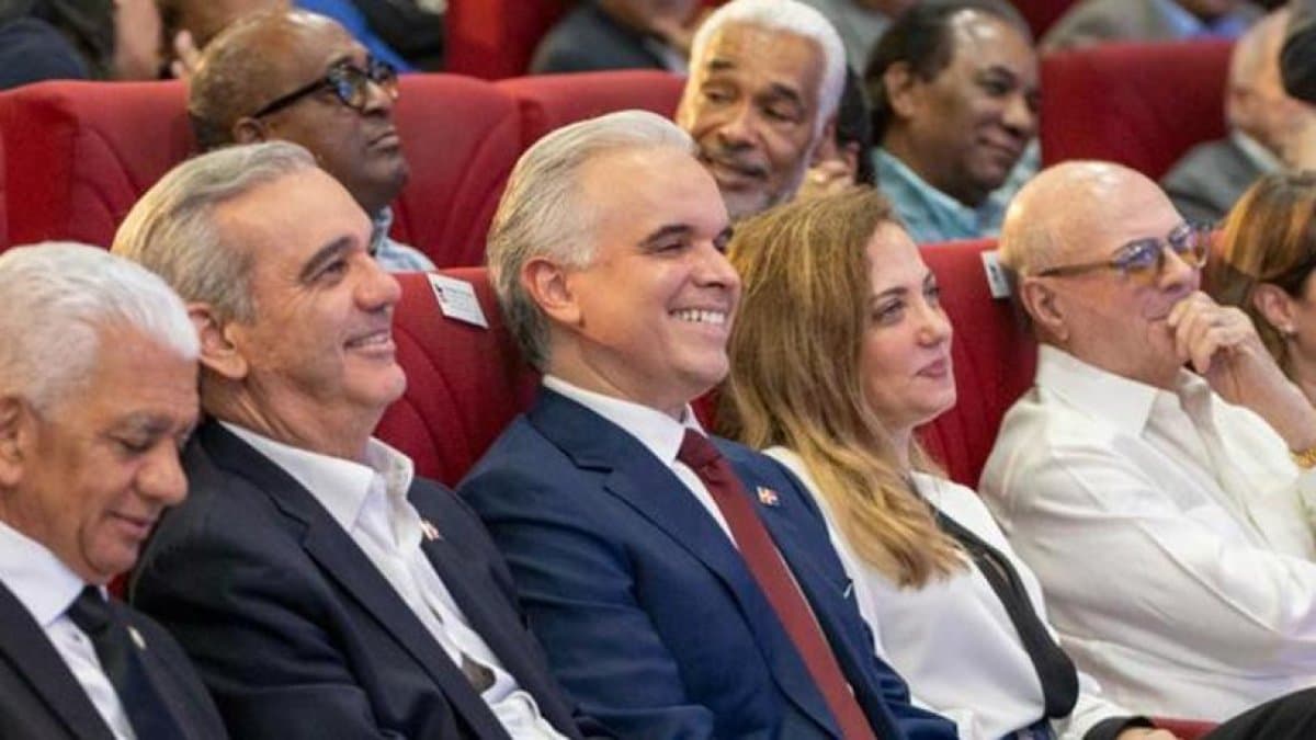 Personalidades participan acto por natalicio Hatuey Decamps
