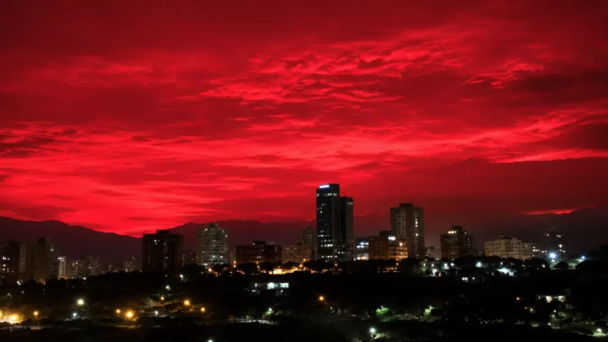¿Qué provocó el cielo rojo en Venezuela? Esto dice un meteorólogo