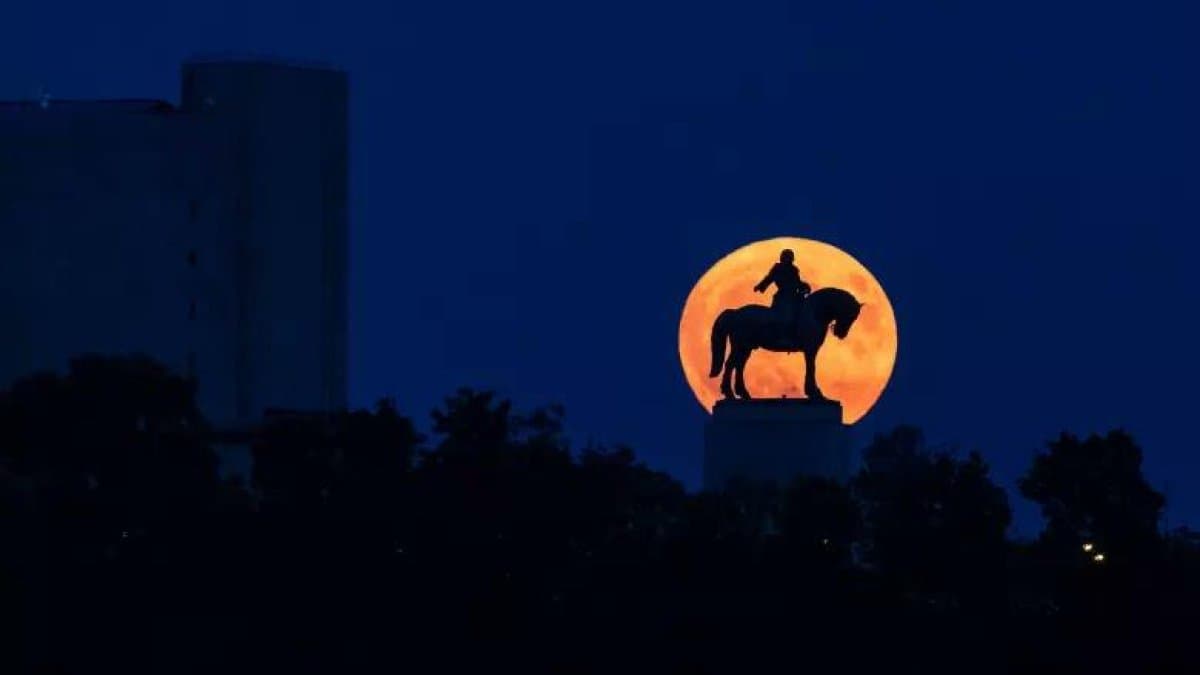 Las imágenes de la luna llena de fresa desde diferentes rincones del mundo