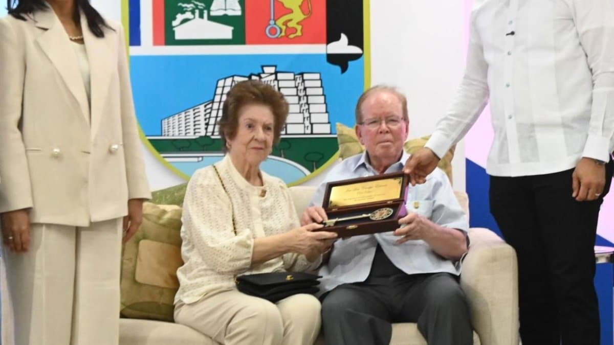 Entregan Llave Ciudad SDE a empresario Pepín Corripio