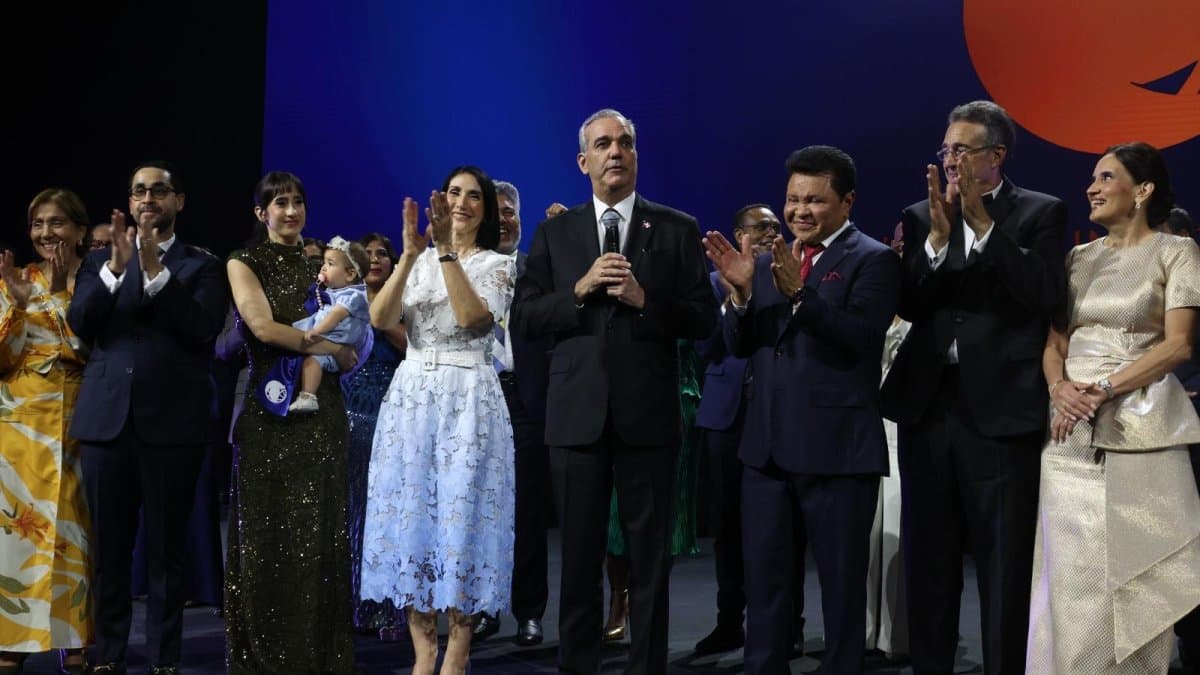 Luis Abinader y el pastor Guillermo Maldonado asisten a inauguración del nuevo templo de Monte de Dios