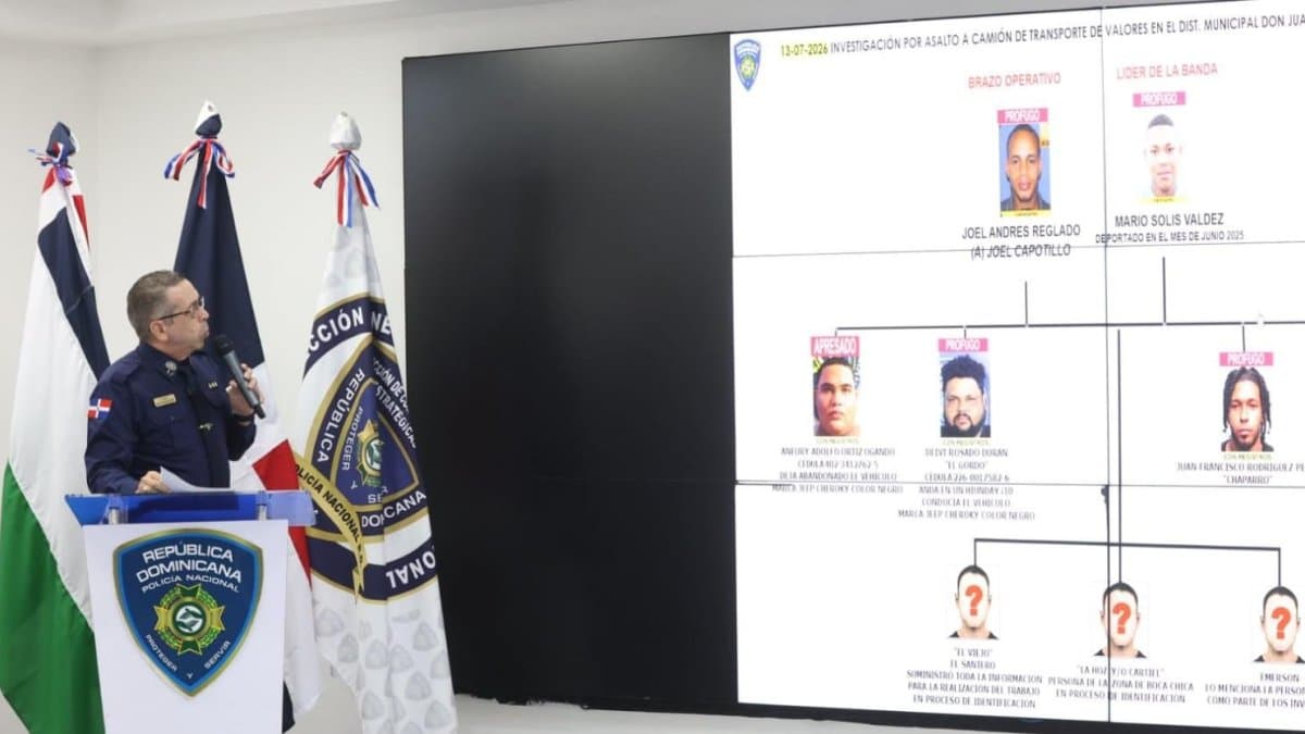 La Policía captura a dos implicados en asalto a camión de valores en Monte Plata