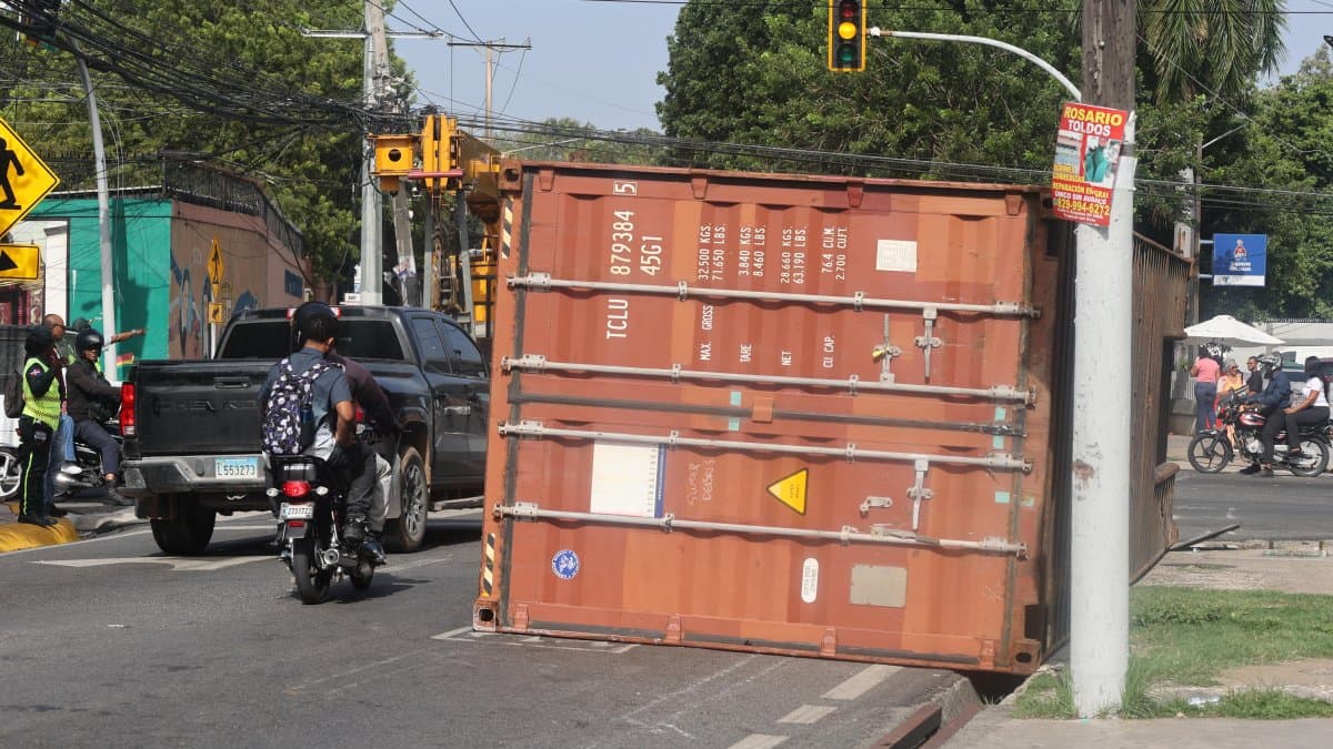 Actualización de accidente en la San Martín: poste de luz afectó servicios de telecomunicaciones