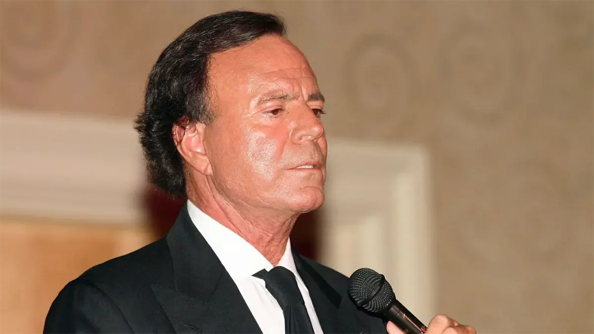 Julio Iglesias demanda a vicepresidenta de España por intromisión: esto exige de indemnización