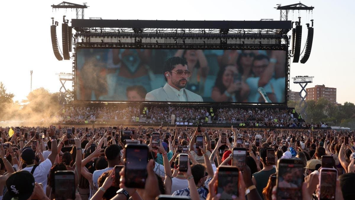 Bad Bunny interrumpe su concierto en Milán por intenso temporal: 80,000 evacuados