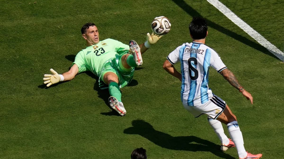 Final del Mundial 2026 arranca con espectacular parada del "Dibu" Martínez