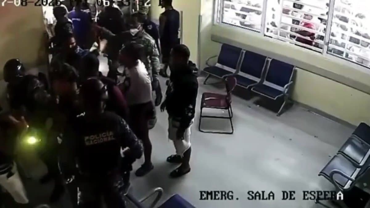 Hombre entra con un cuchillo a emergencia de hospital en San Cristóbal y termina esposado: ¿Qué pasó?