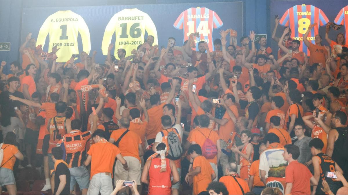 Invasión 'taronja' del Valencia, que gana la ACB en el Palau