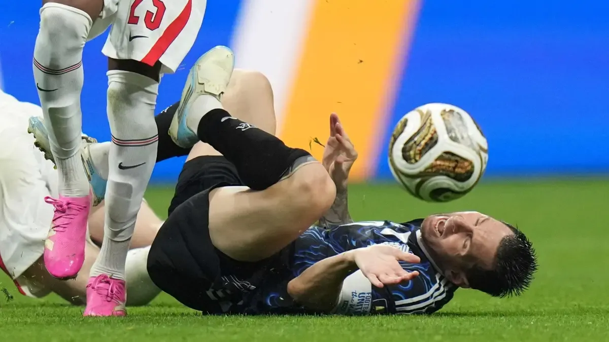 Poco fútbol, pocas ocasiones y mucha bronca
