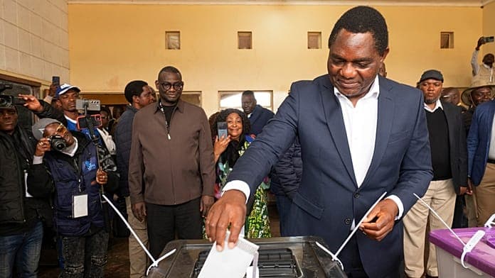 Hakainde Hichilema logra la reelección en Zambia con el 60% del voto oficial