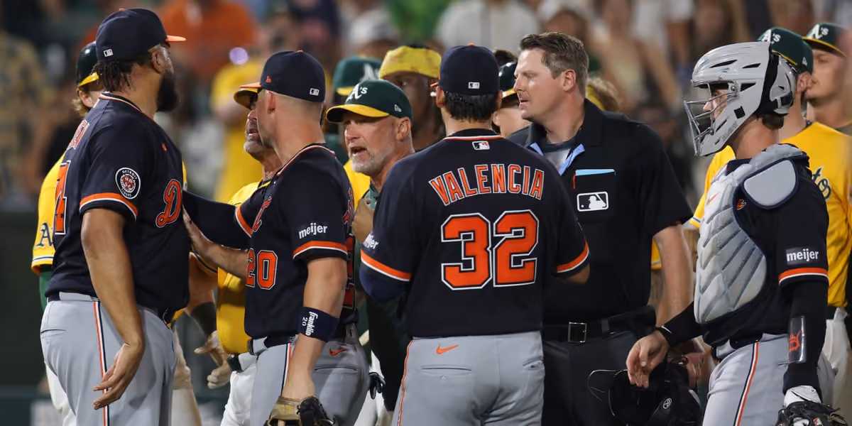Se vaciaron las bancas al final del juego Tigres-Atléticos tras un toque de hit