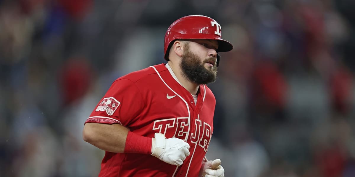Burger lidera a Rangers en primer golpe de crucial serie ante Marineros