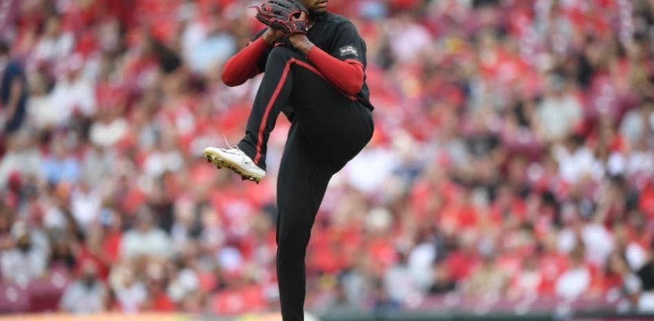 Hunter Greene se somete a la cirugía Tommy John