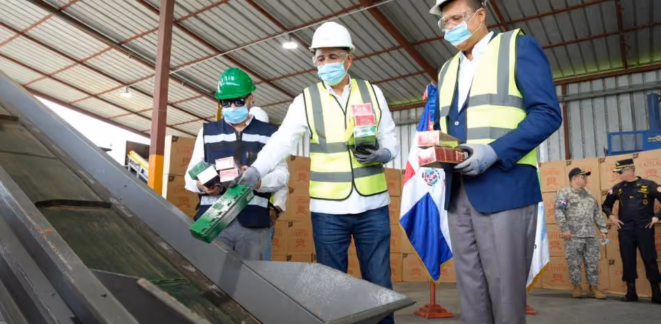 Aduanas destruye más de 8.2 millones de cigarrillos incautados en frontera, puertos y aeropuertos