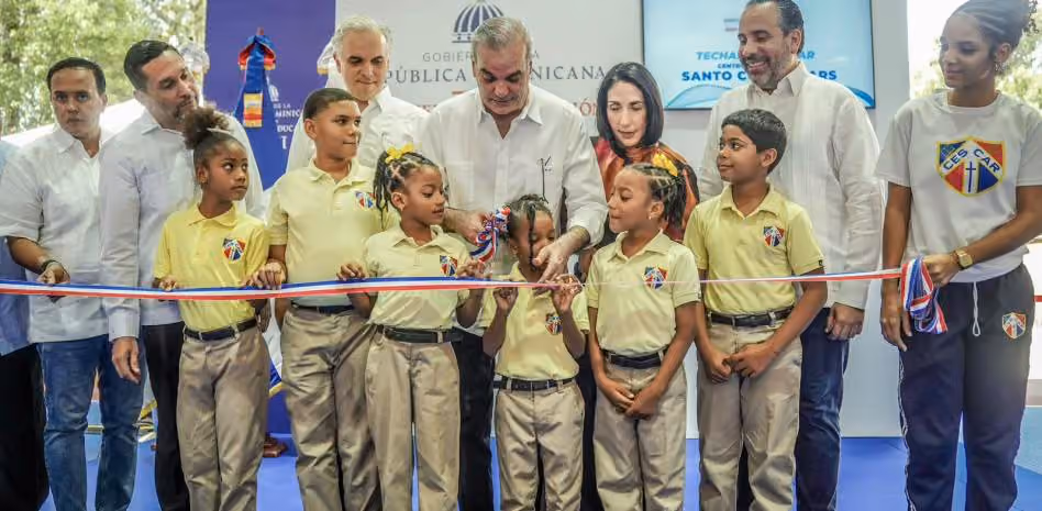 El Presidente e INEFI entregan polideportivo en el Centro Educativo Santo Cura