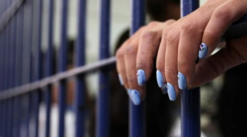 Arrestan a mujer que, en medio del proceso de divorcio, raptó a su esposo