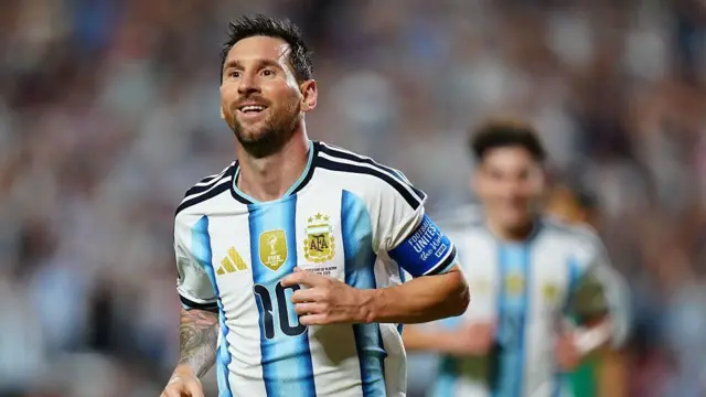 Messi agranda su leyenda: los récords que rompió con su triplete en el Mundial