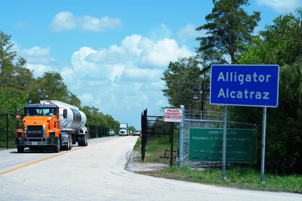 Detenidos de “Alcatraz de los caimanes” son llevados a otro centro por temporada ciclónica