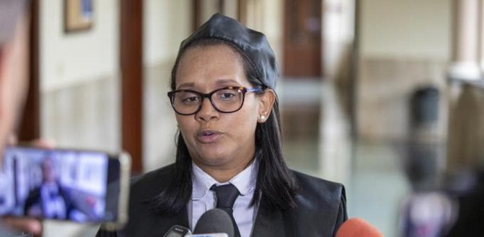 Este martes continúa audiencia por difamación contra Mirna Ortiz tras dos aplazamientos