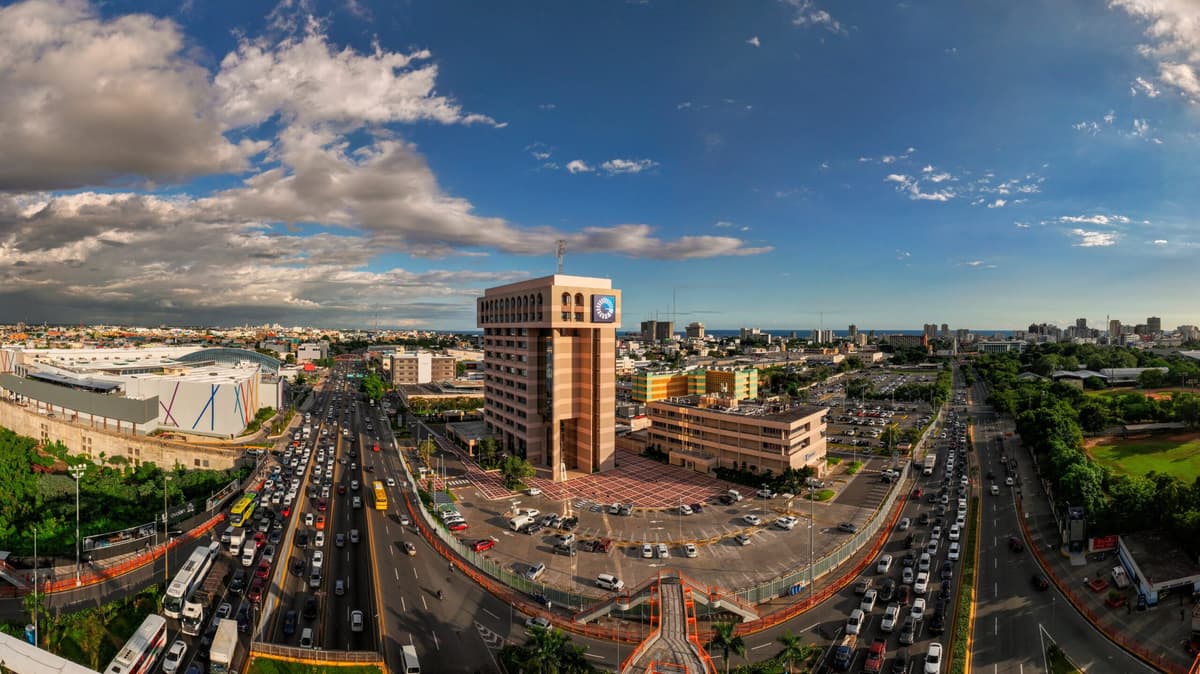 Banco Popular implementa asistentes virtuales con inteligencia artificial para la entrega de tarjetas
