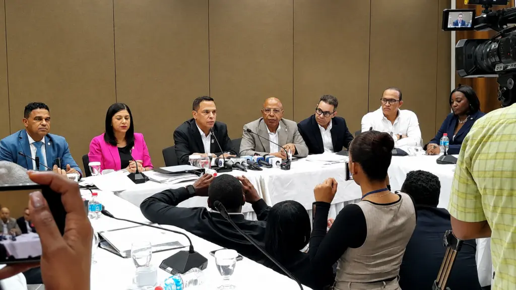 Comisión Bicameral del Congreso pospone trabajos de revisión del nuevo CP para este viernes