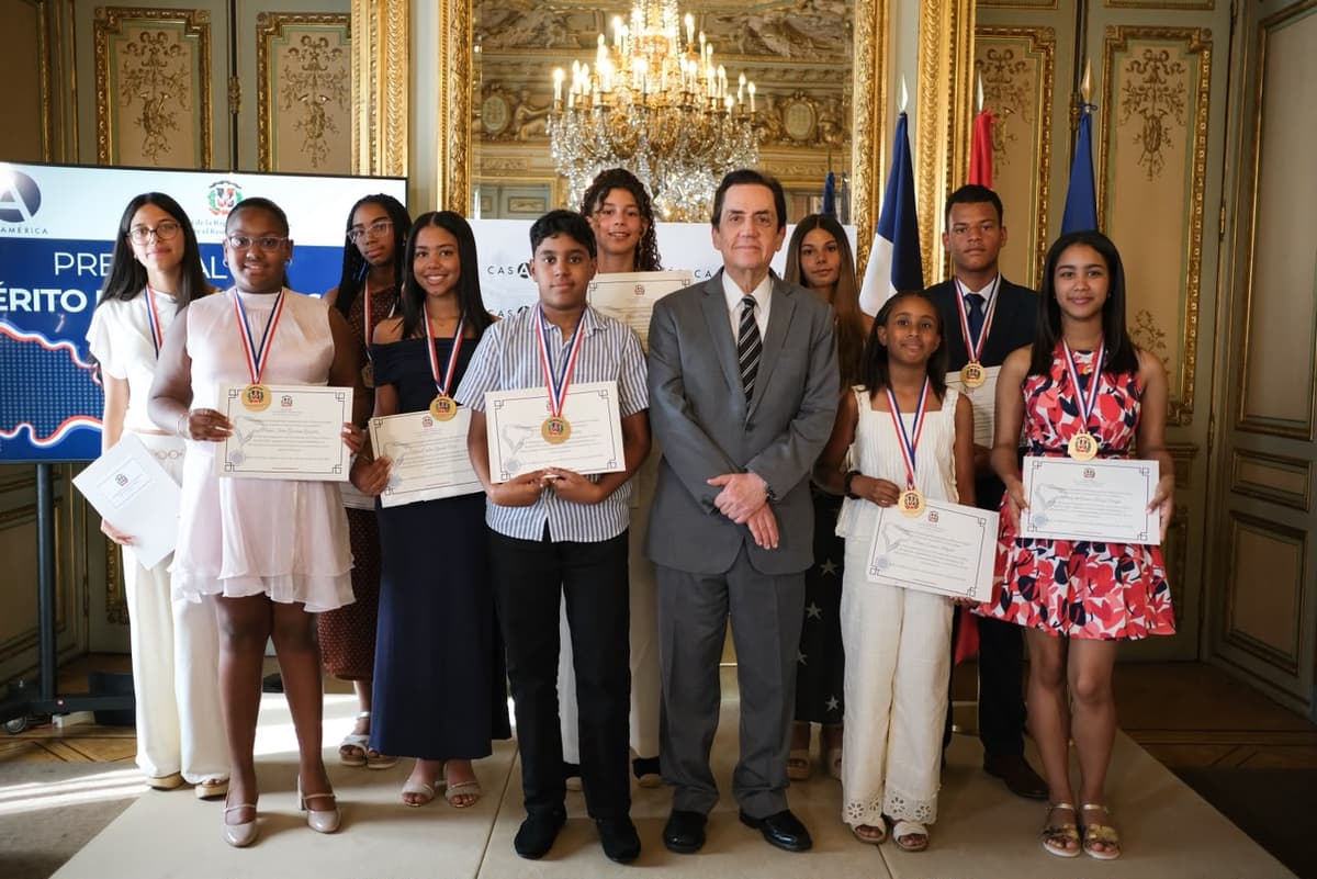 La Embajada dominicana en España reconoce a estudiantes con el XVI Premio al Mérito Escolar