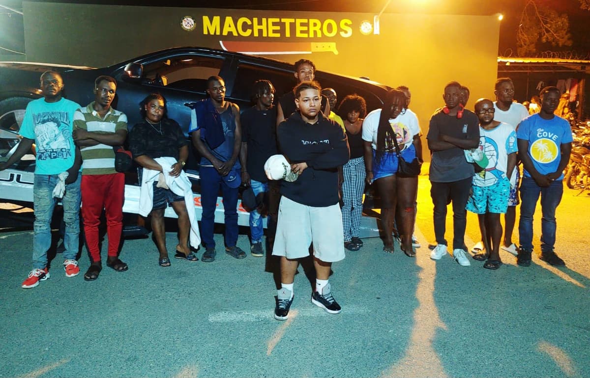 Detienen tres dominicanos vinculados al transporte de migrantes indocumentados