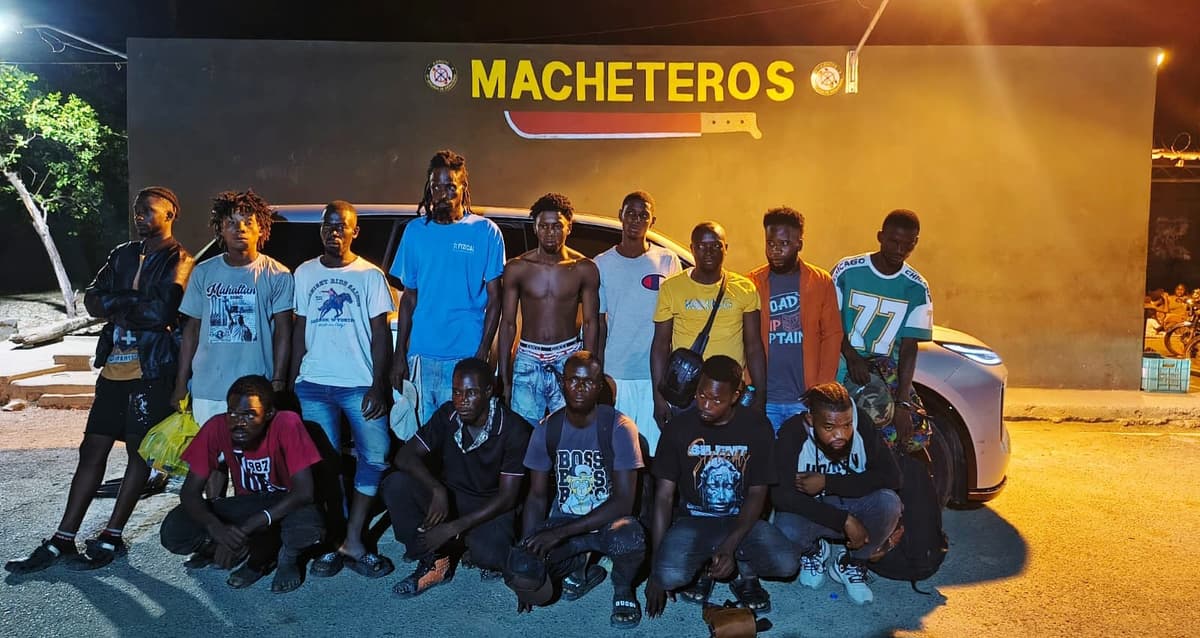 Detienen presunto traficante de migrantes; interceptan a 22 indocumentados