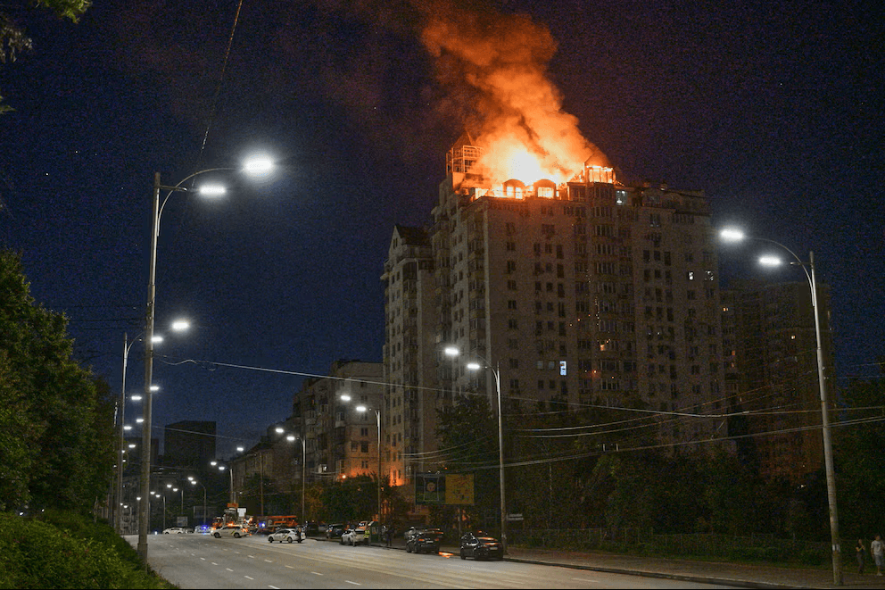 Se elevan a 20 los muertos por ataque ruso en Kiev