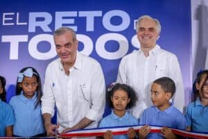 Abinader entrega seis obras escolares que beneficiarán a 2,660 estudiantes en Santo Domingo