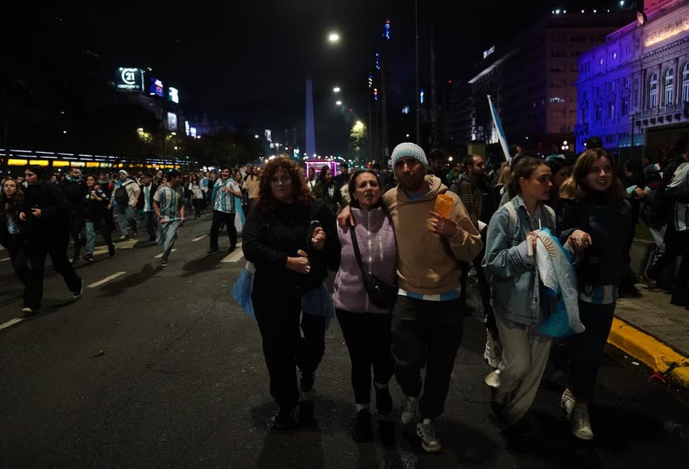 Incidentes y represión policial empañan celebración de la selección argentina en el Obelisco