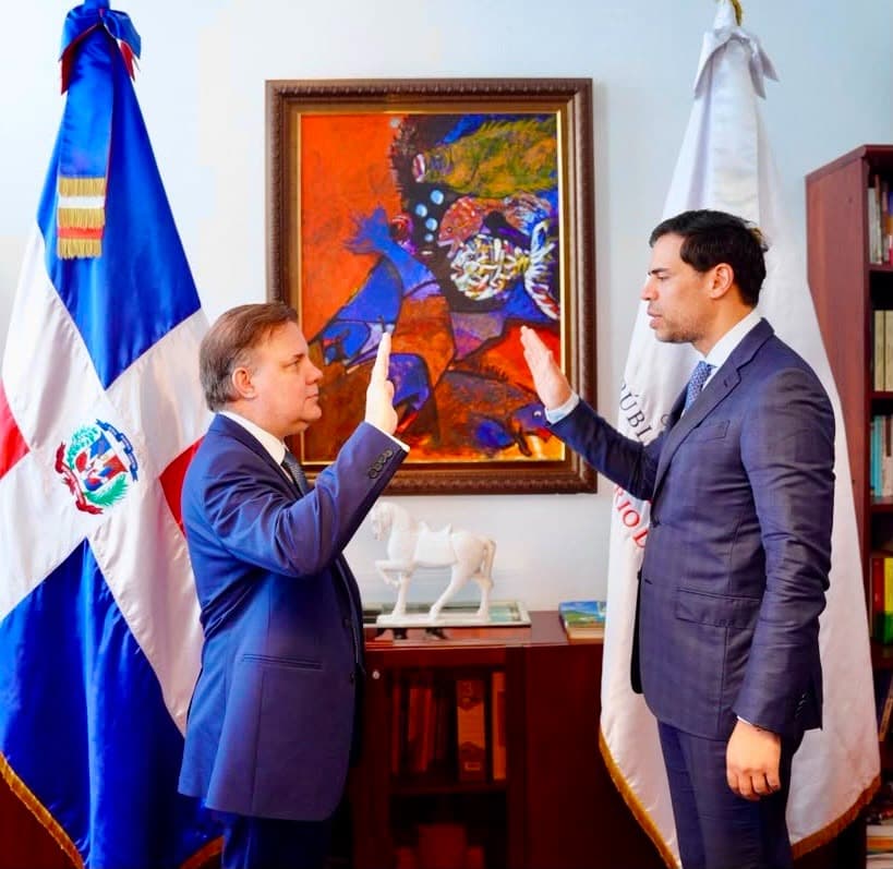 Roberto Ángel Salcedo juramenta a Joan Ferrer como director general de Museos