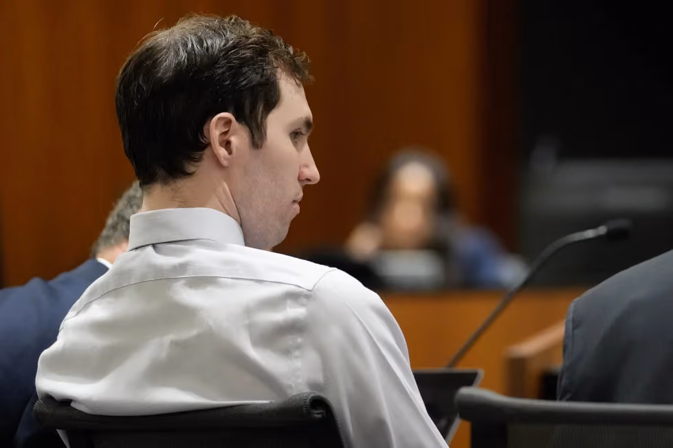 Defensa de acusado de matar a Charlie Kirk alega que agresor no debe recibir pena de muerte