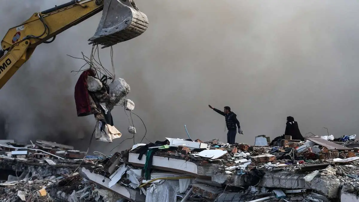 Aumentan a 5.398 la cifra de muertos por el doble terremoto en Venezuela