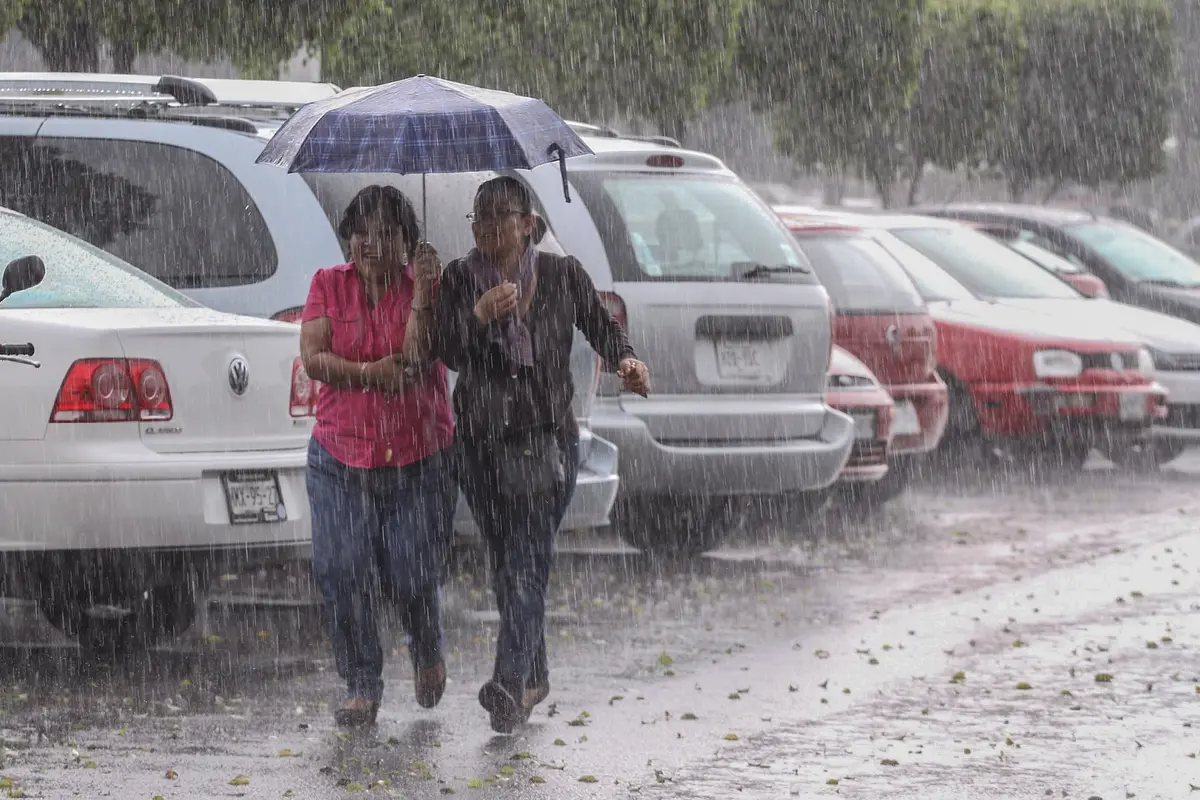 Onda tropical traerá lluvias y tronadas al país